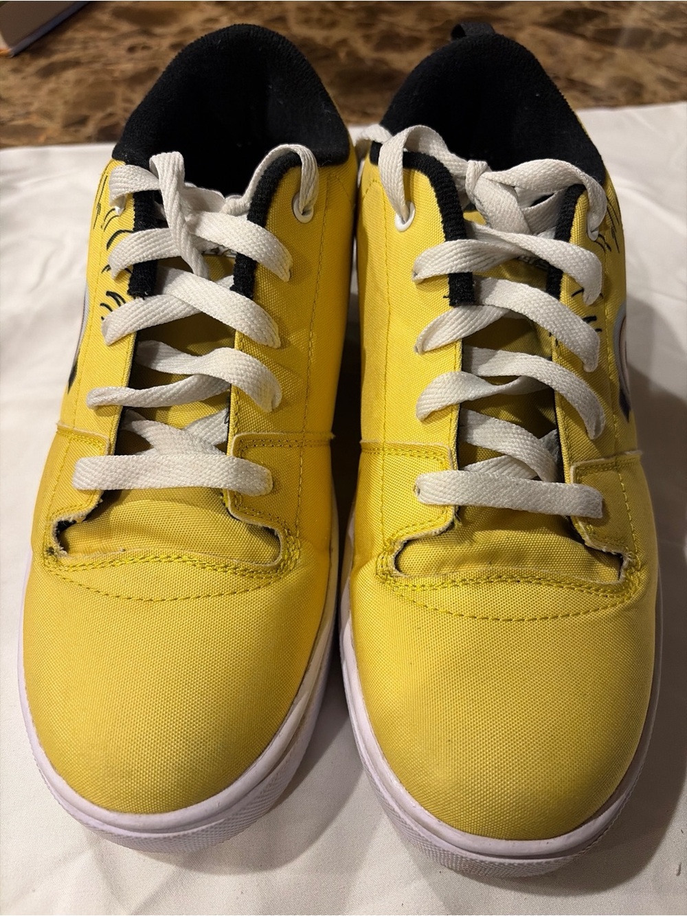 Heelys Ezzential Minions Yellow Canvas Lace-Up Men’s Sneakers